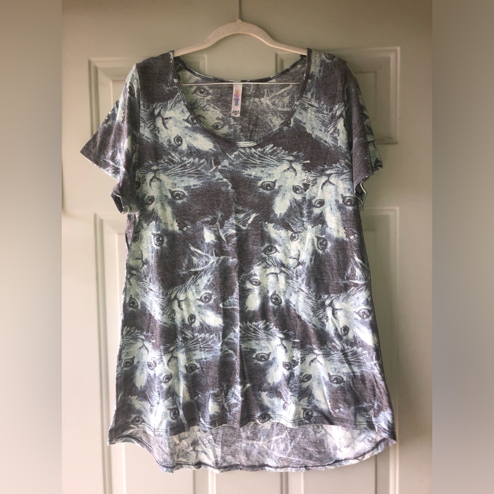 Lularoe cat face top size 2XL